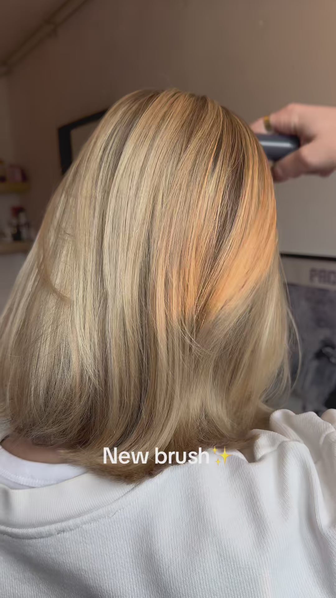 💆‍♀️ Ротуючий масажний гребінець із довгою ручкою